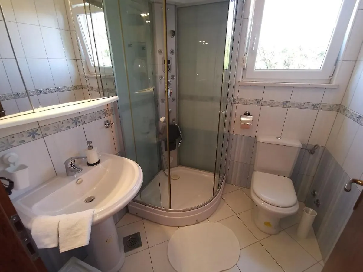 Apartment In Selce 13937