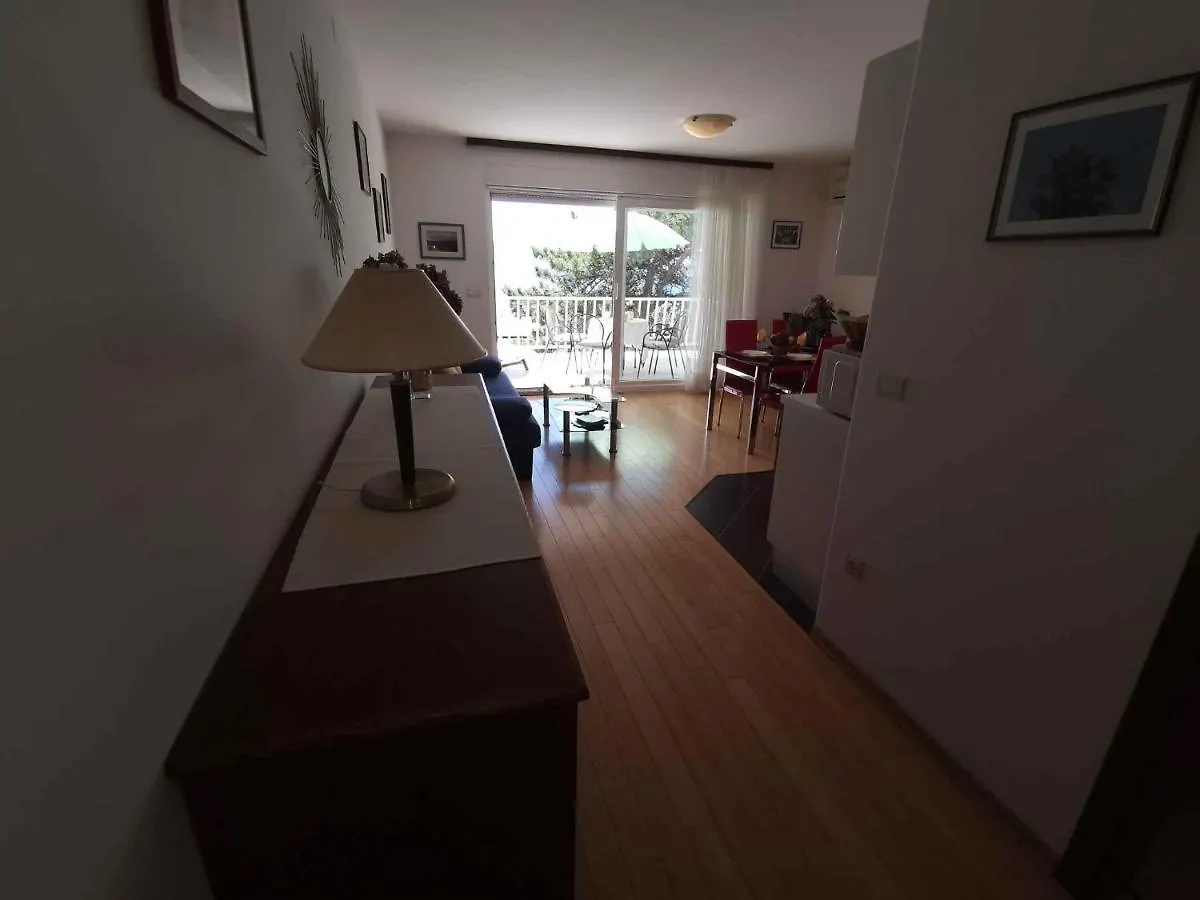 Apartment In Selce 13937