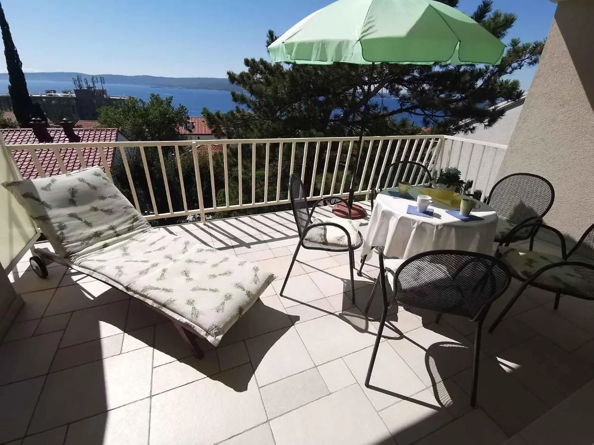 Apartment In Selce 13937