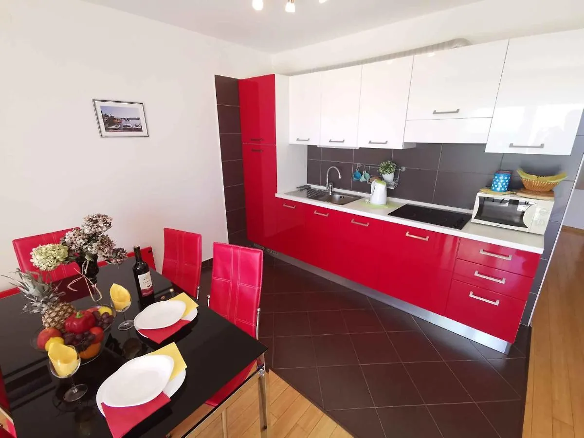 Apartment In Selce 13937