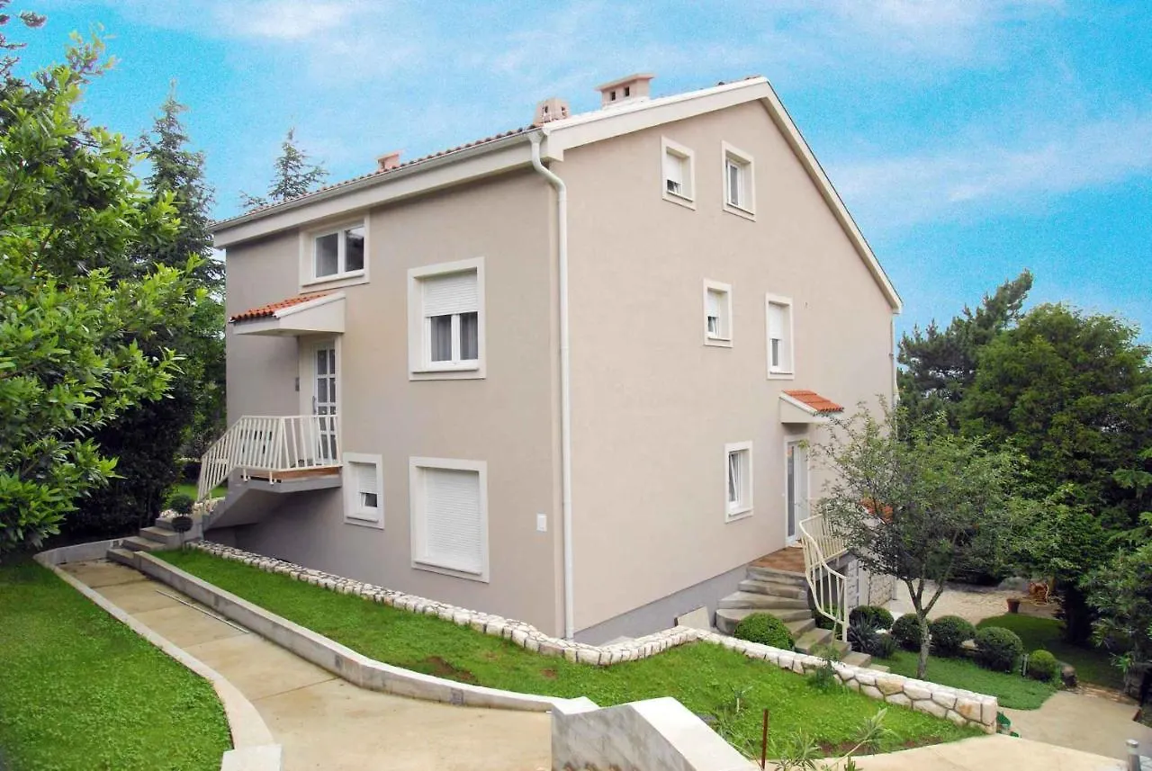 Apartment In Selce 13937