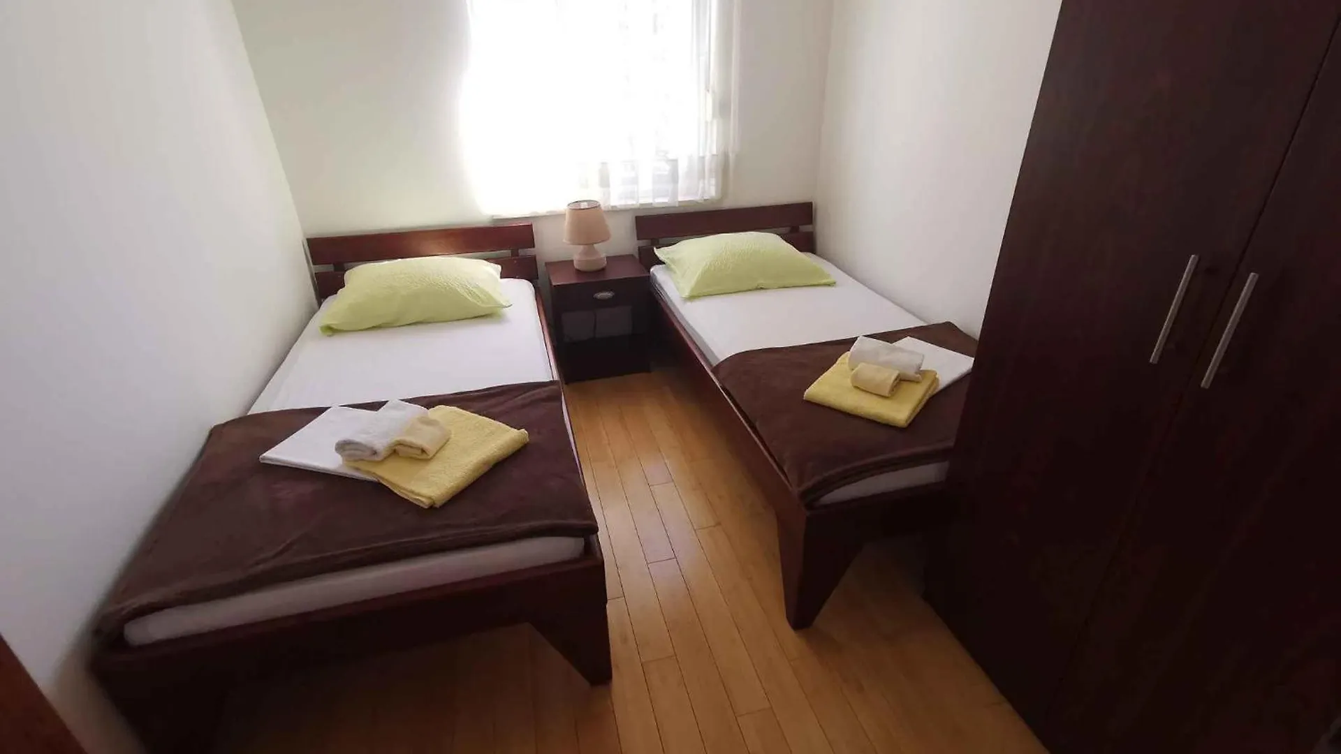Apartment In Selce 13937